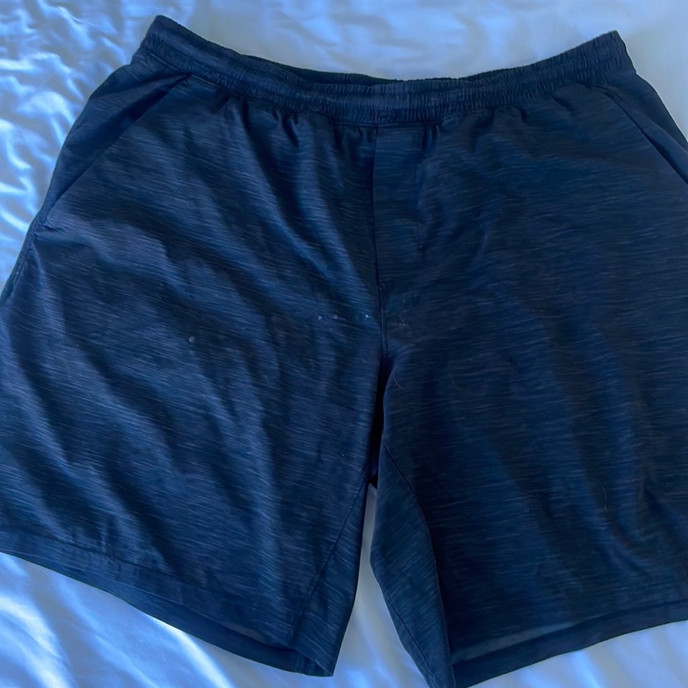 Lululemon black grey men’s shorts XL